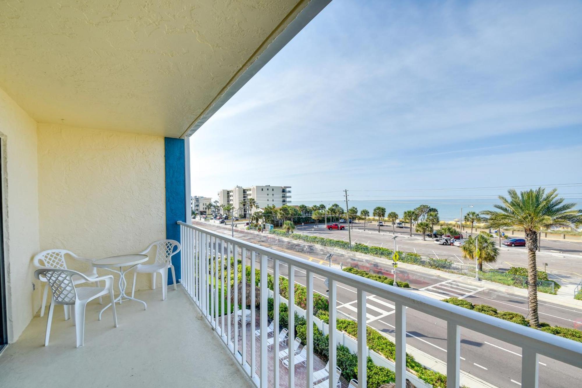 Coastal Condo With Balcony Walk To Madeira Beach! Сант Пит Бич Экстерьер фото