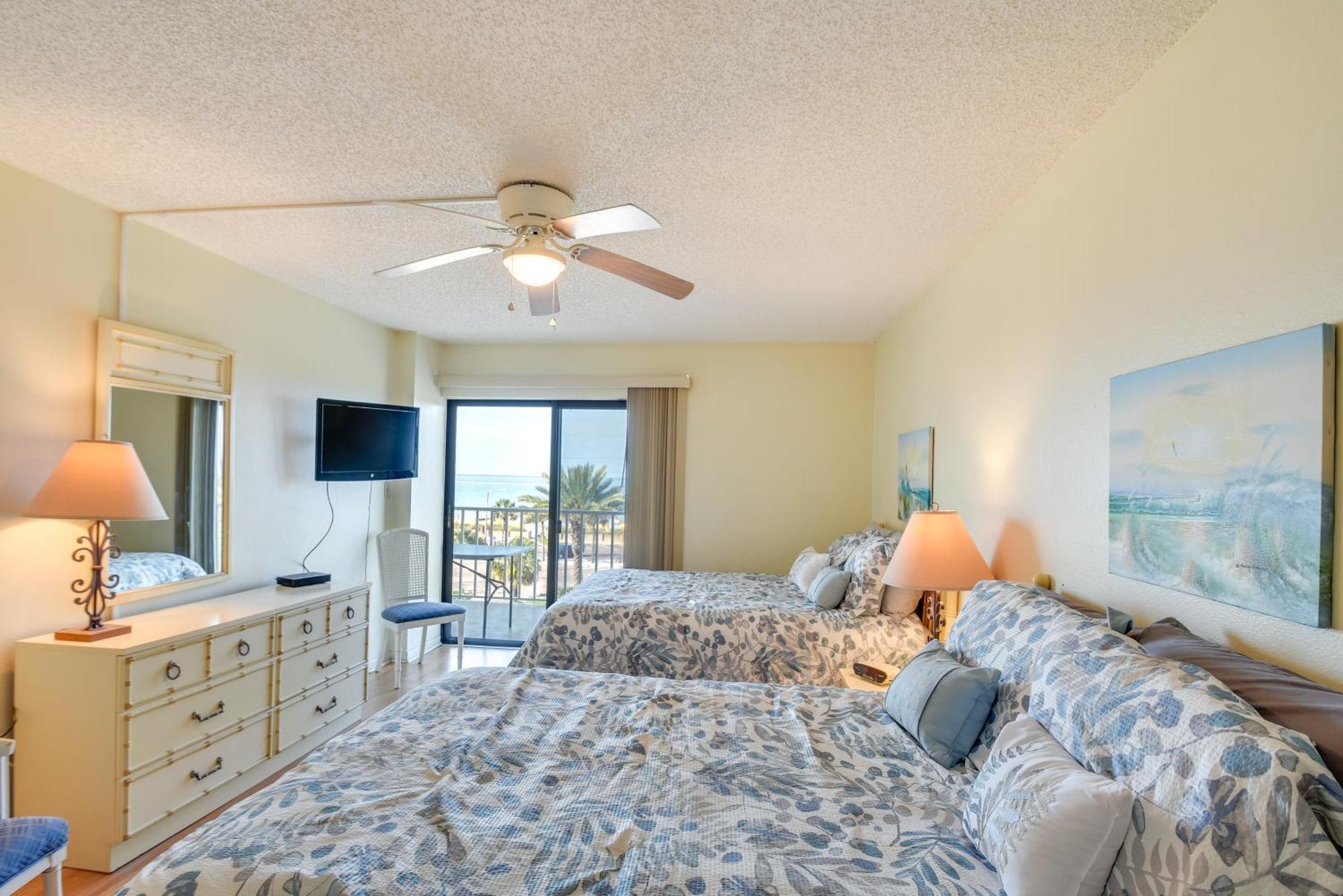Coastal Condo With Balcony Walk To Madeira Beach! Сант Пит Бич Экстерьер фото