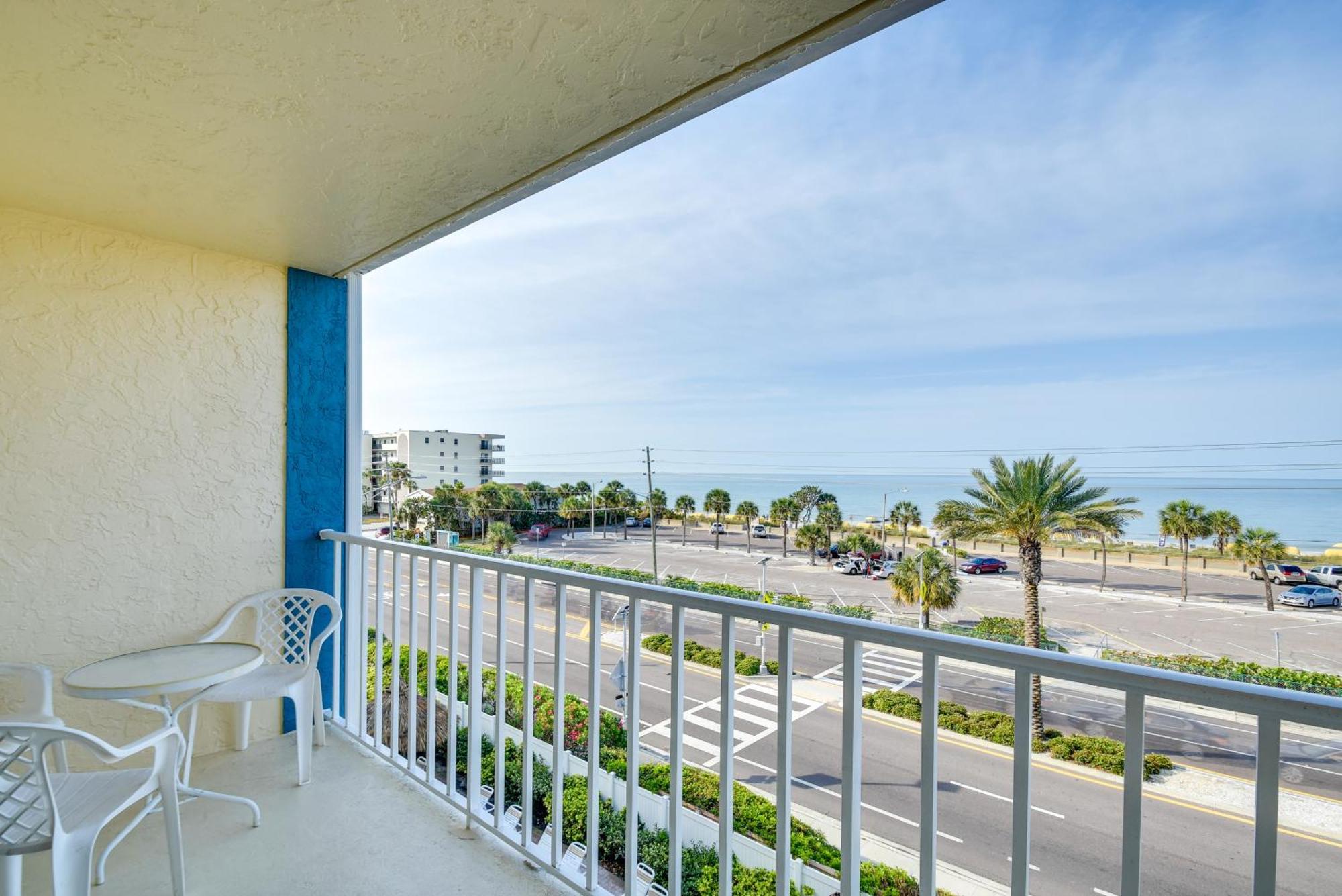 Coastal Condo With Balcony Walk To Madeira Beach! Сант Пит Бич Экстерьер фото