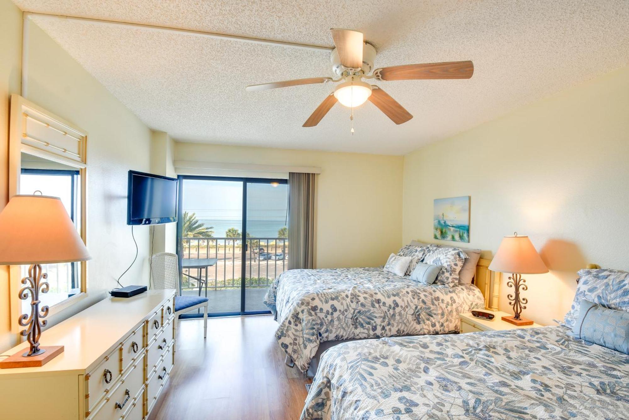 Coastal Condo With Balcony Walk To Madeira Beach! Сант Пит Бич Экстерьер фото